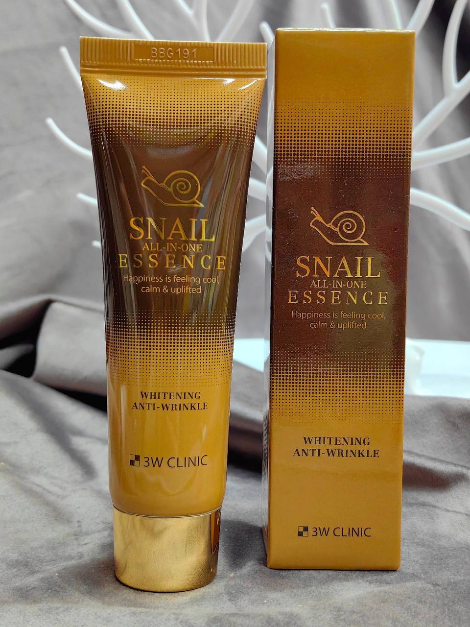 3W Clinic Эссенция для лица осветляющая против морщин с муцином улитки Snail All-in-one Essence