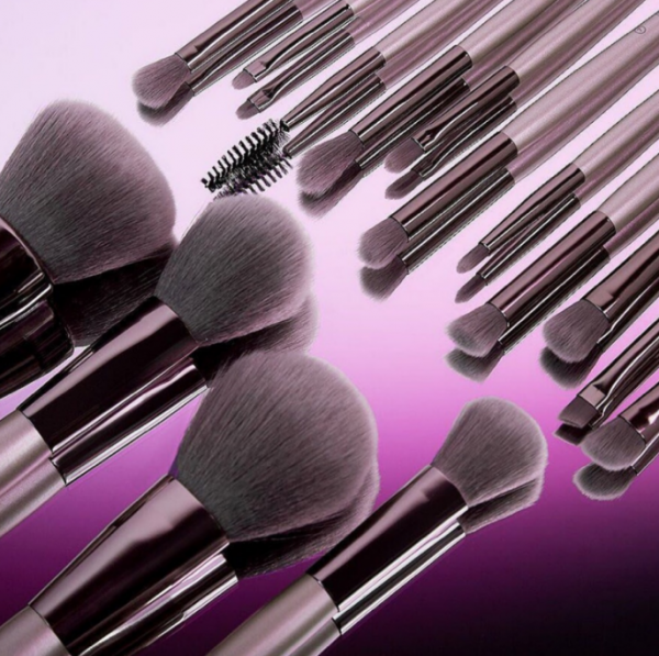 Набор кистей для макияжа с косметичкой BH COSMETICS Lavish Elegance