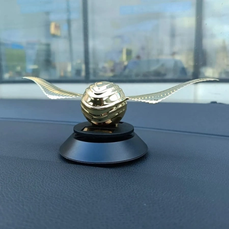 Автомобильный ароматизатор золотой снитч
