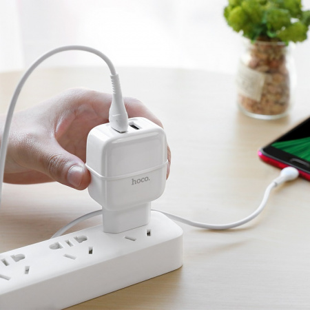 Зарядное устройство HOCO C77A Highway, 2.4A, белый, кабель micro USB