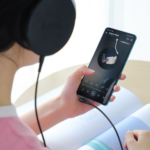 Аудио-кабель HOCO UPA15 AUX, 3.5 AUX - Jack 3,5, 1 м, черный, с микрофоном